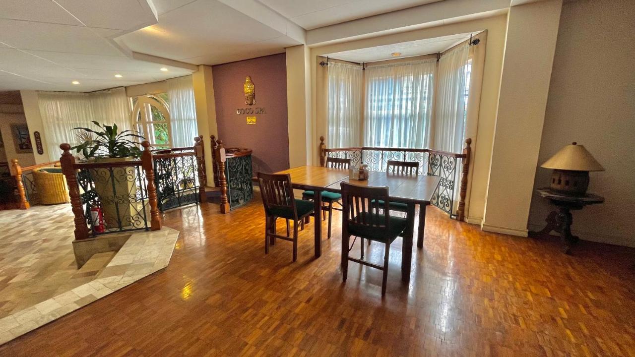 Coco Grande Hotel Dumaguete City Buitenkant foto