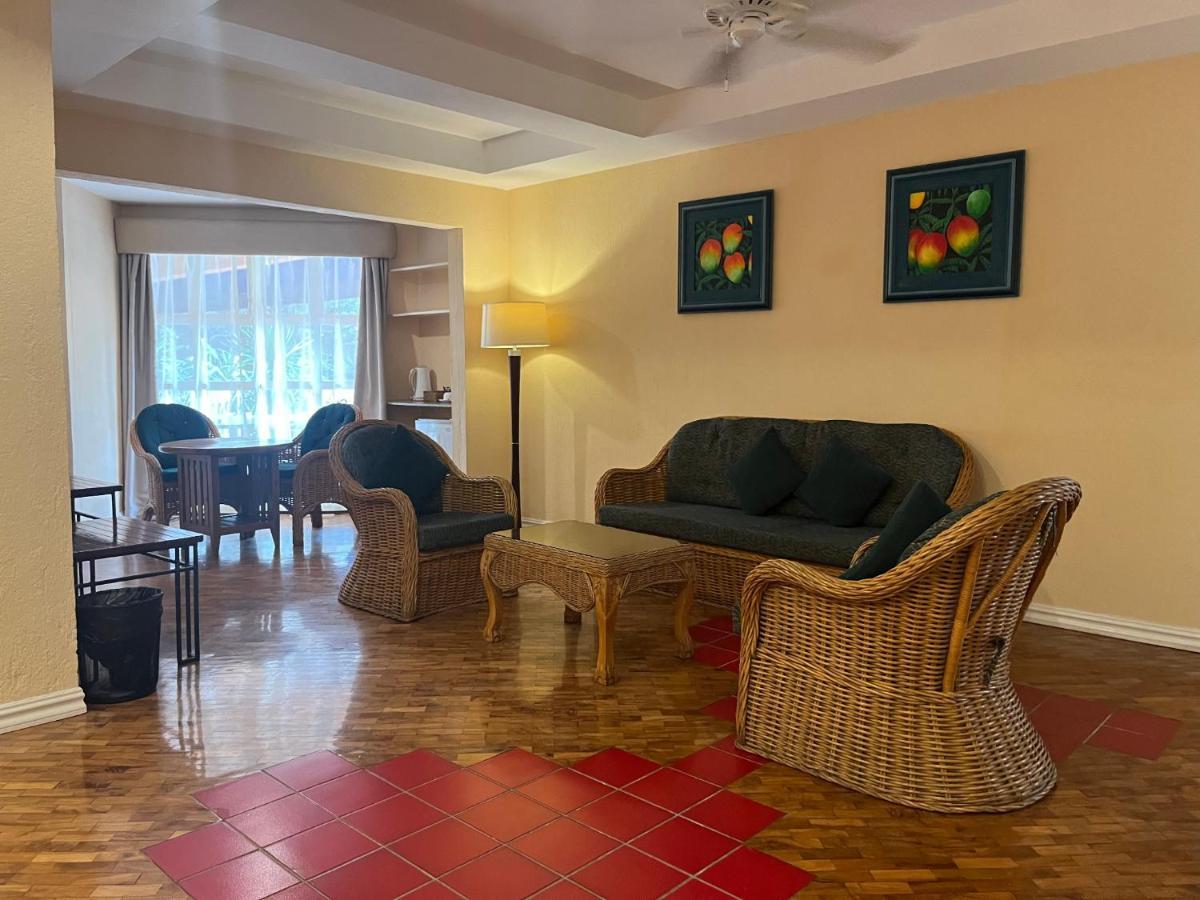 Coco Grande Hotel Dumaguete City Buitenkant foto