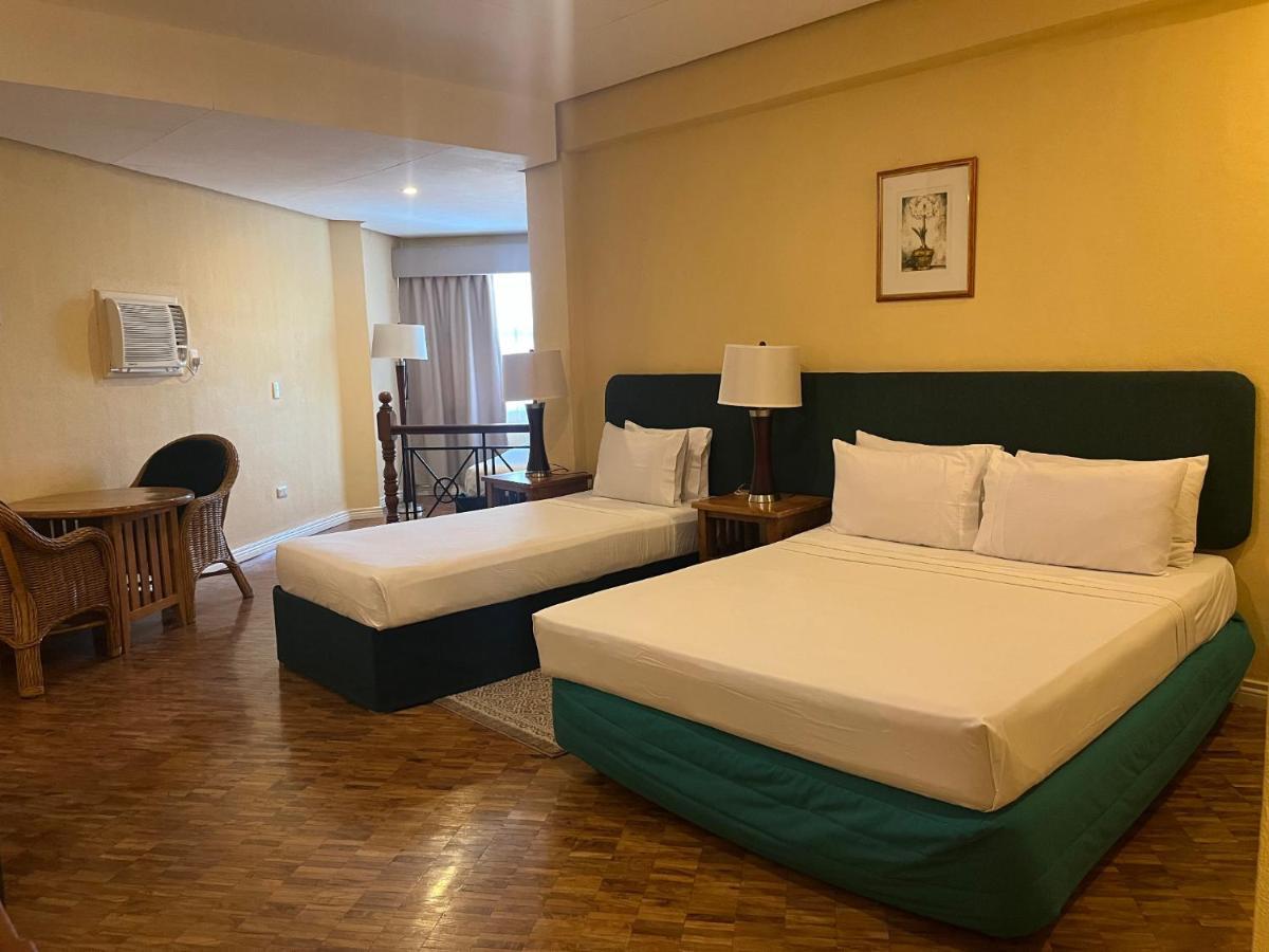 Coco Grande Hotel Dumaguete City Buitenkant foto