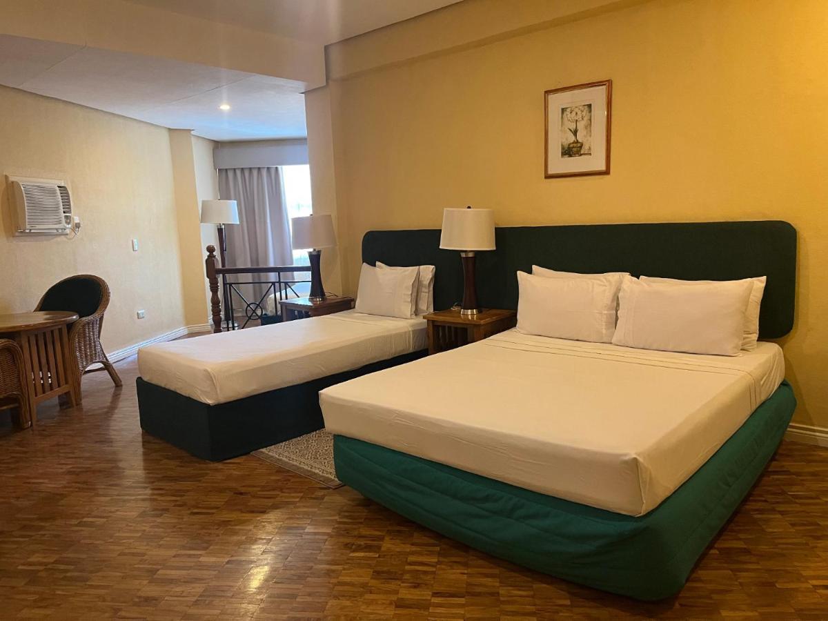 Coco Grande Hotel Dumaguete City Buitenkant foto