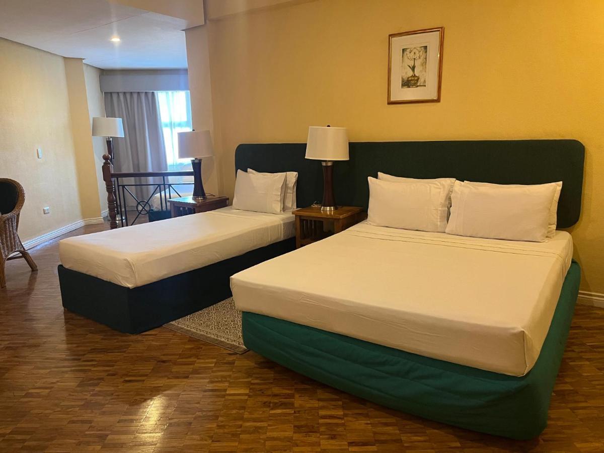 Coco Grande Hotel Dumaguete City Buitenkant foto